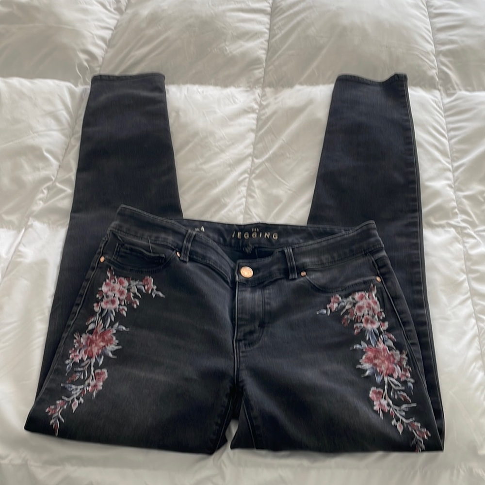 WHBM Boho Black Floral Embroidered Mid Rise Jeans